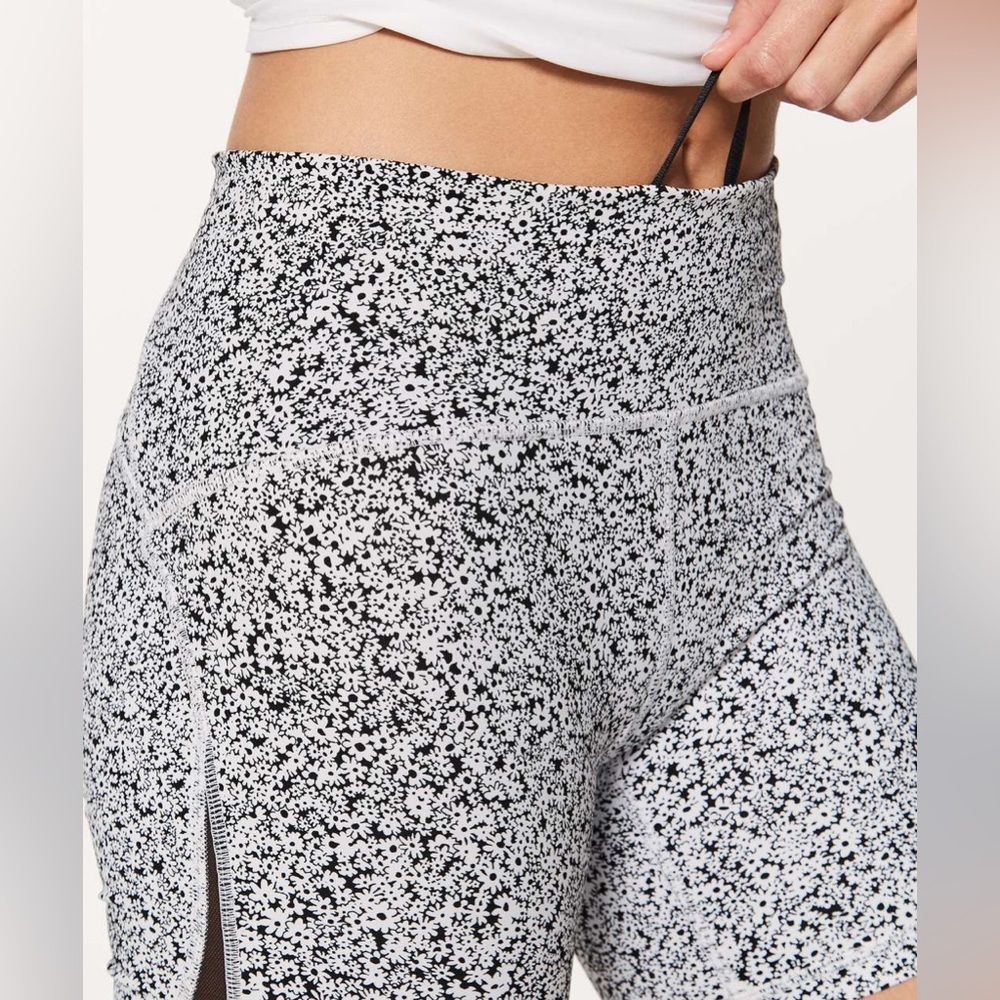 Rare Lululemon Train Times Short Ditsy Daisy‎ NWT Size 4